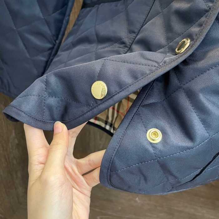 버버리 퀼팅자켓 베이지