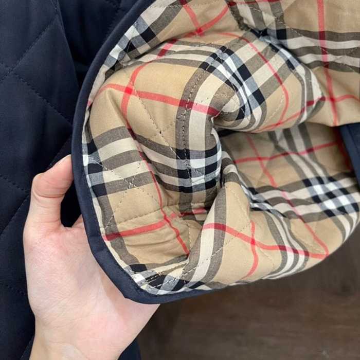 버버리 퀼팅자켓 베이지