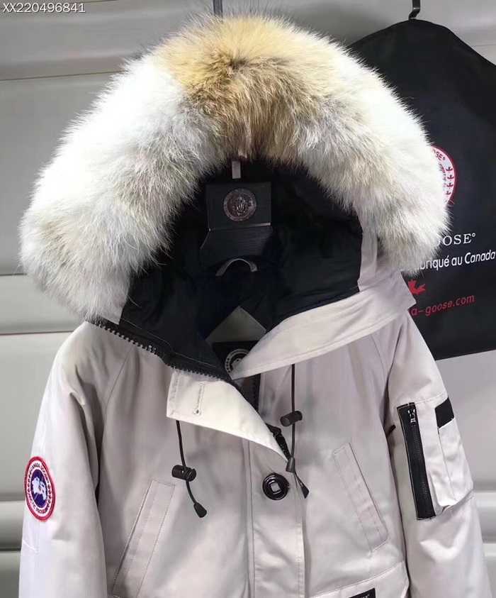 캐나다구스 패딩 화이트