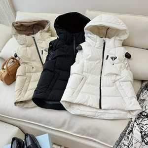 프라다 삼각로고 패딩조끼 3컬러