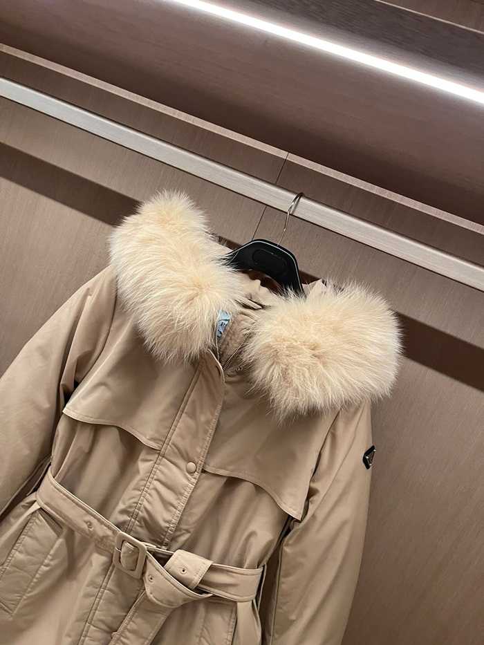 프라다 삼각로고 롱패딩 베이지