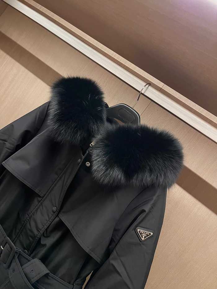 프라다 삼각로고 롱패딩 블랙