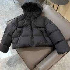 프라다 삼각로고 지퍼 숏패딩 AH203