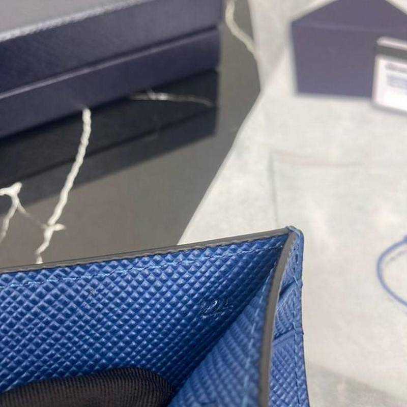 프라다 사피아노 카드 홀더 | 사이즈 : 10 x 8 x 0.6cm