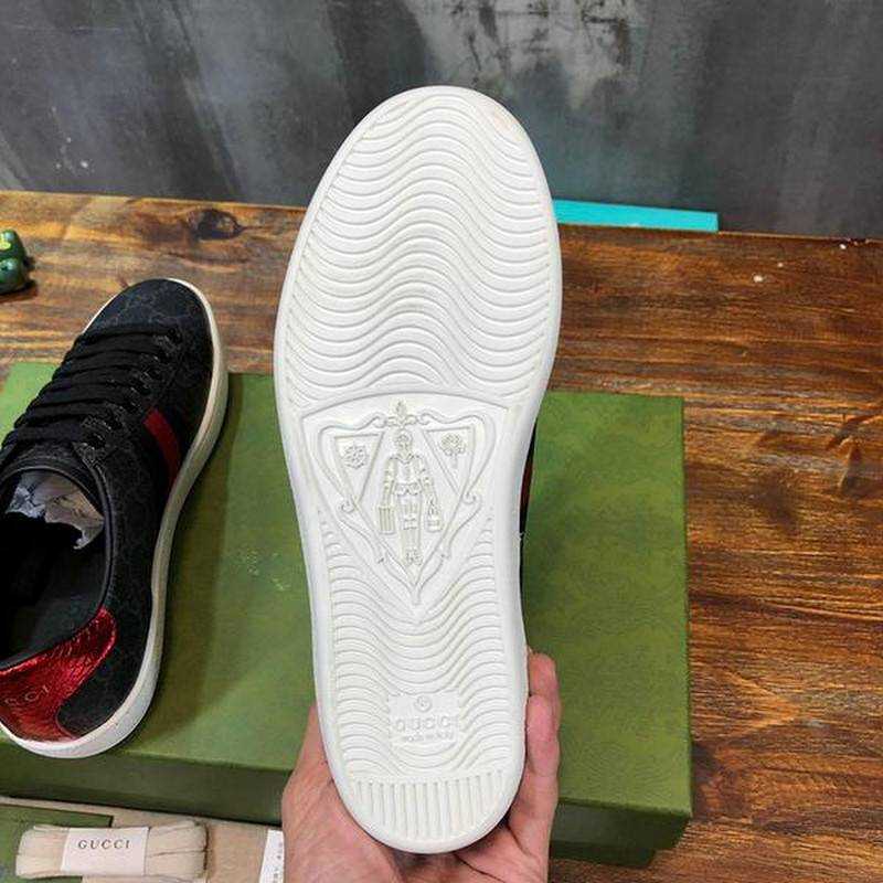 구찌 에이스 스니커즈 | 여성 35~40 , 남성 40~45