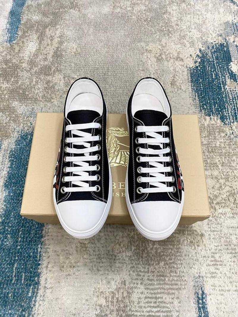 버버리 스니커즈 | 여성 35~40 , 남성 40~45