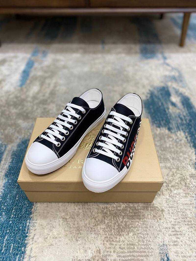 버버리 스니커즈 | 여성 35~40 , 남성 40~45