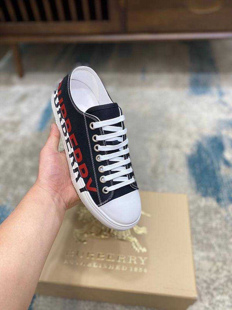 버버리 스니커즈 | 여성 35~40 , 남성 40~45