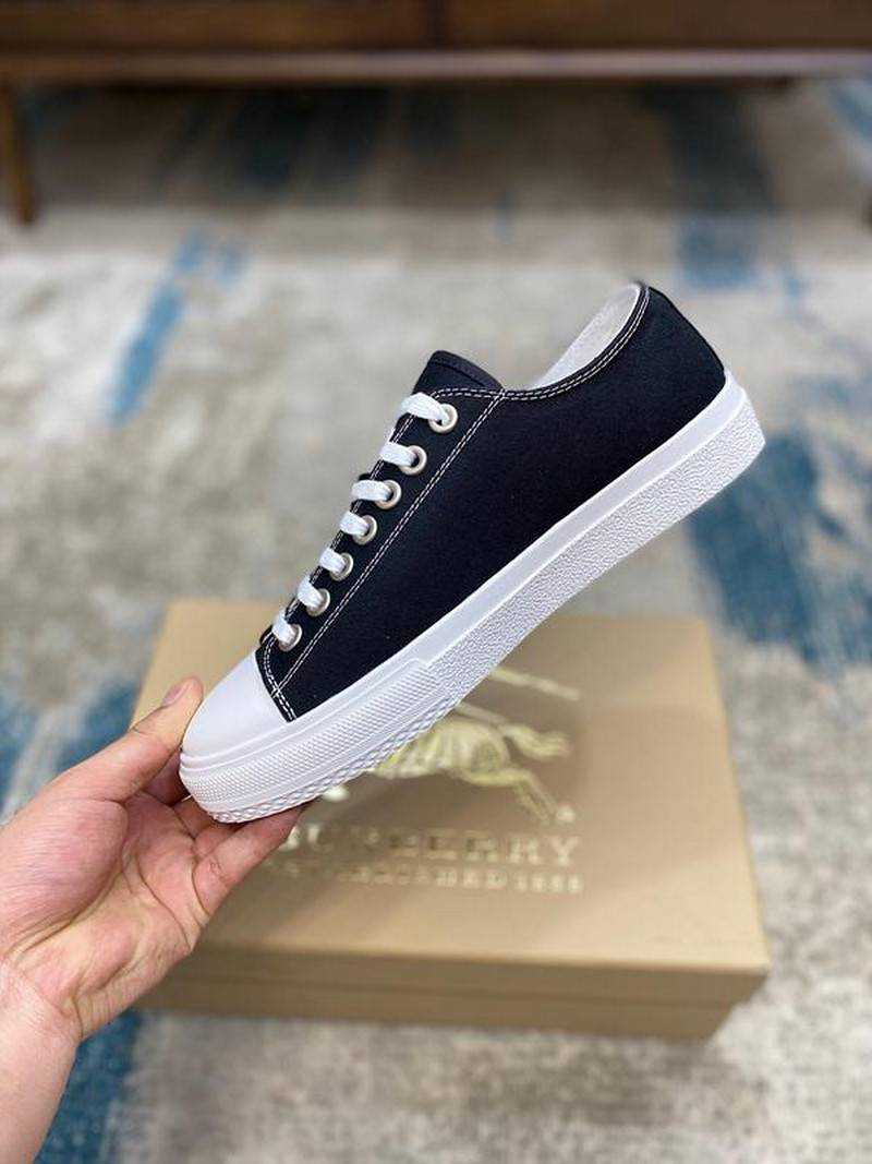 버버리 스니커즈 | 여성 35~40 , 남성 40~45