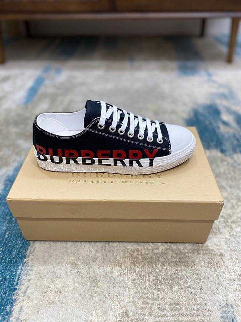 버버리 스니커즈 | 여성 35~40 , 남성 40~45