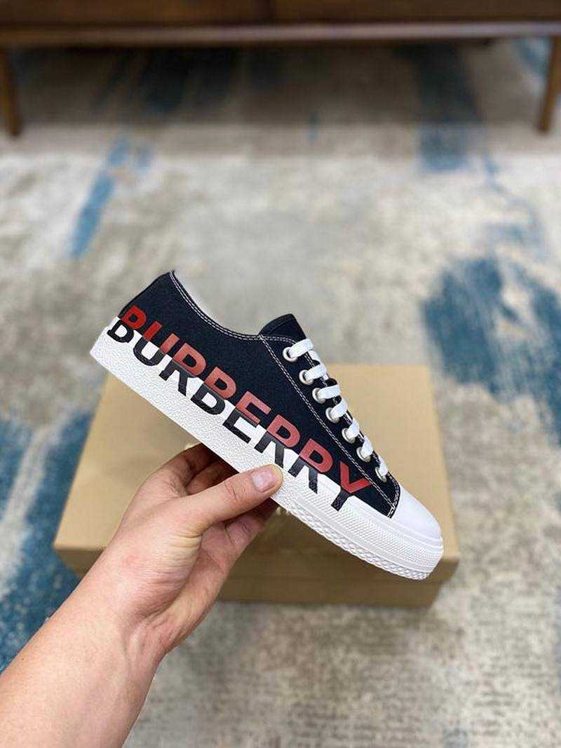 버버리 스니커즈 | 여성 35~40 , 남성 40~45