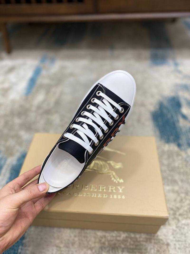 버버리 스니커즈 | 여성 35~40 , 남성 40~45