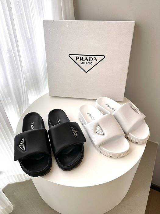 프라다 소프트 패딩 나파 가죽 슬라이드(슬리퍼) | 여성 35~40