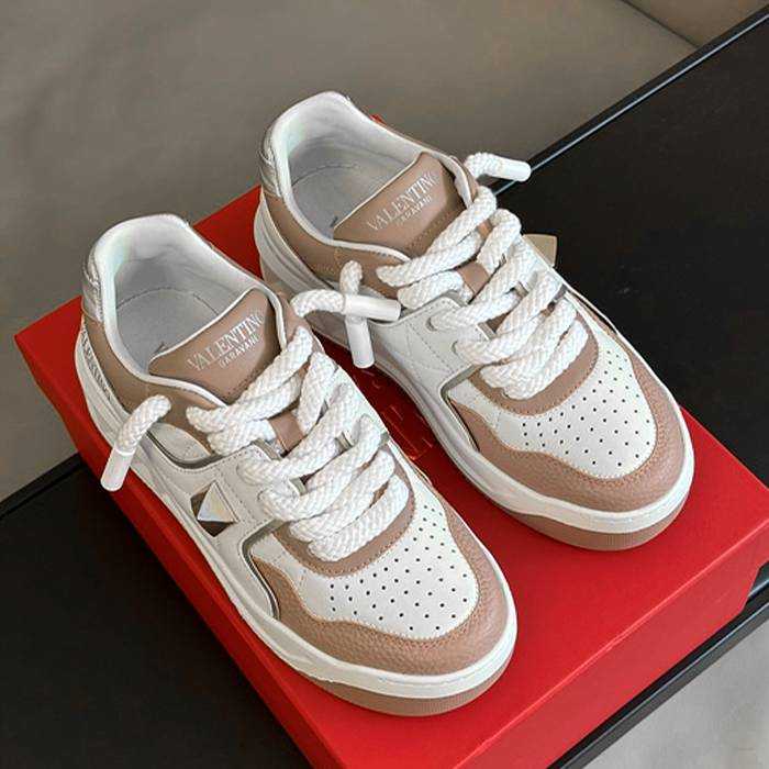 23FW 발렌티노 원 스터드 스니커즈 | 여성 35~40