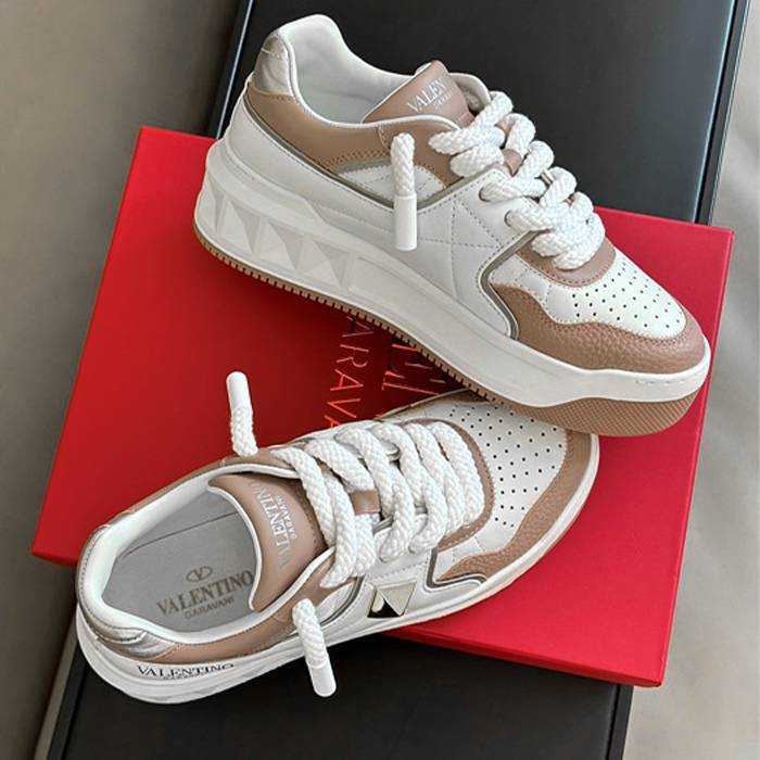 23FW 발렌티노 원 스터드 스니커즈 | 여성 35~40