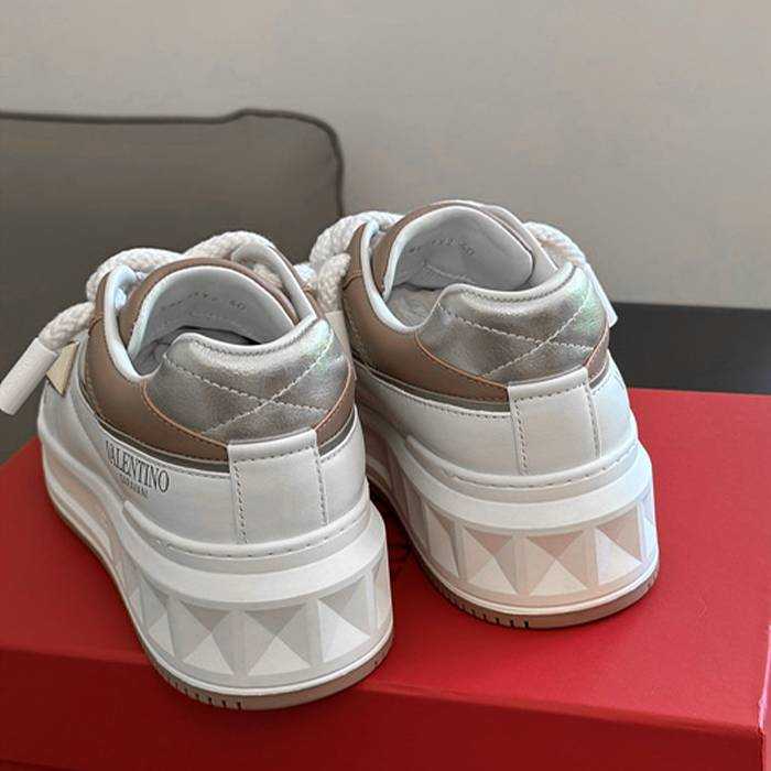 23FW 발렌티노 원 스터드 스니커즈 | 여성 35~40