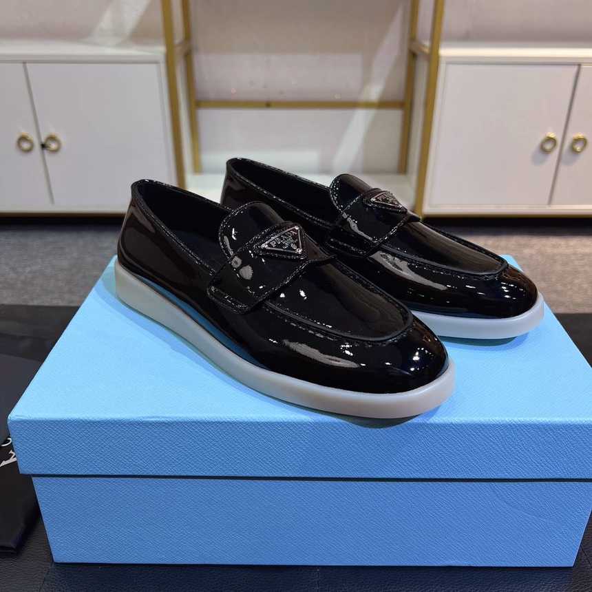 프라다 에나멜 트라이앵글 로고 로퍼 | 남여공용 35~45