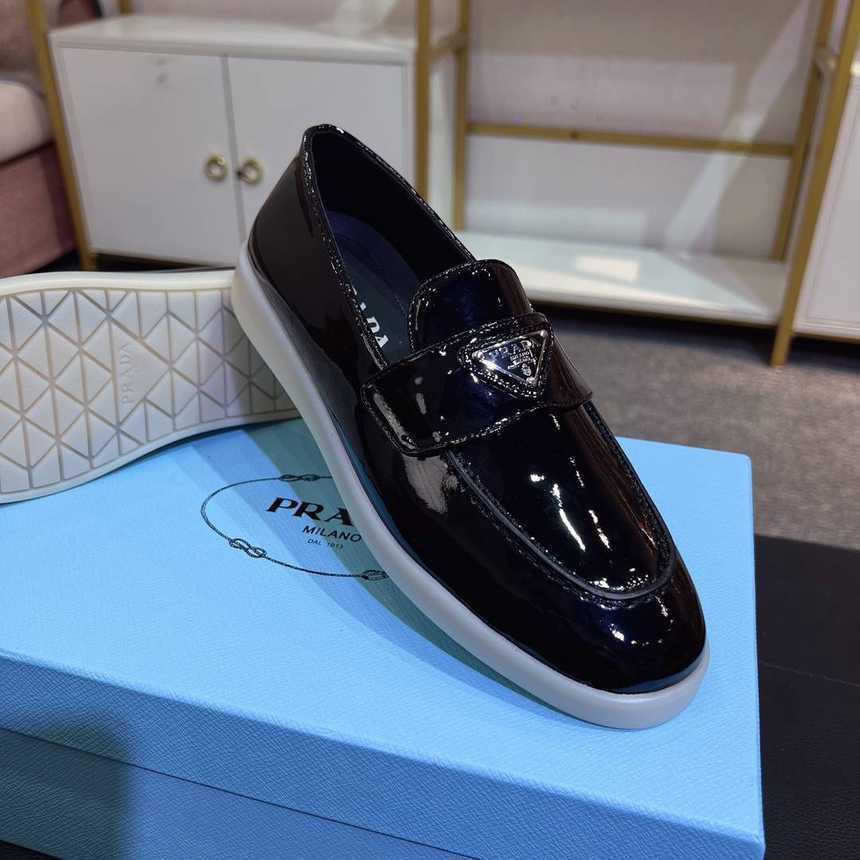 프라다 에나멜 트라이앵글 로고 로퍼 | 남여공용 35~45