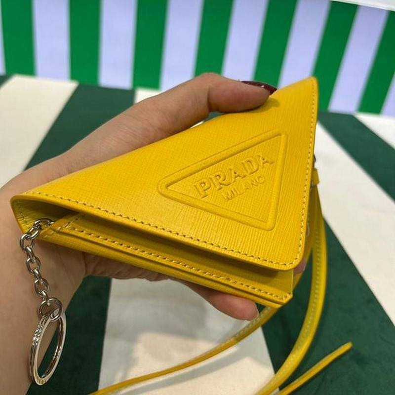 프라다 사피아노 레더 키체인 미니 파우치 | 16 x 12cm