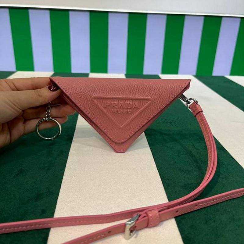 프라다 사피아노 레더 키체인 미니 파우치 | 16 x 12cm