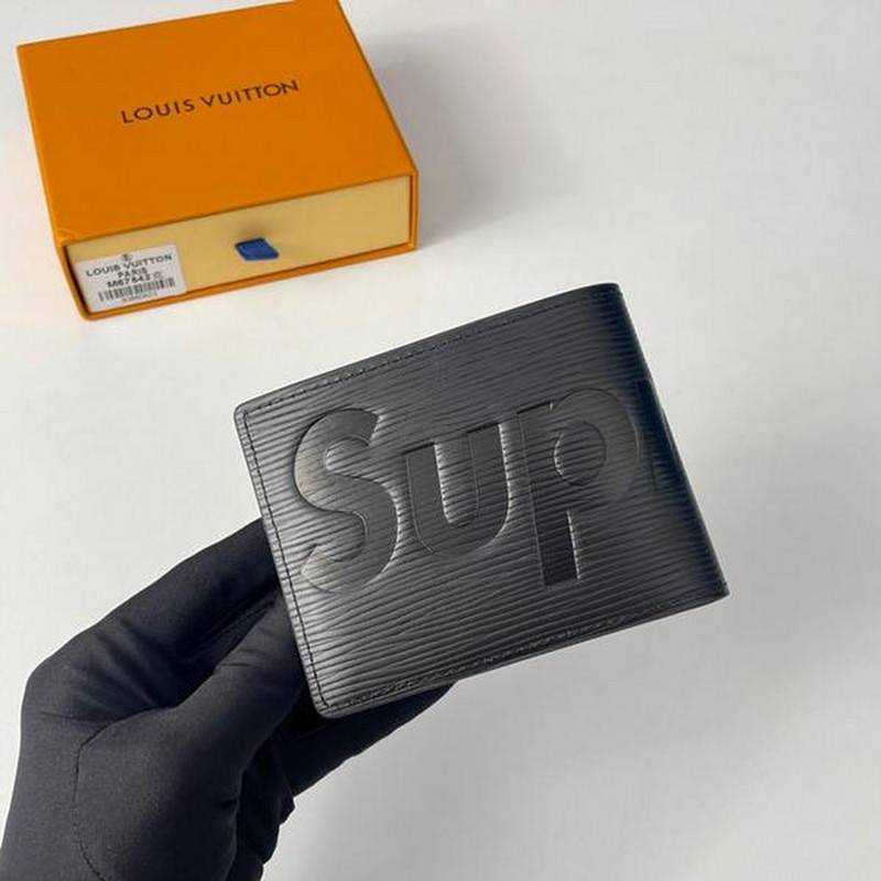 루이비통 lv x sup 콜라보 반지갑 | 11.5 x 9 x 1.5cm