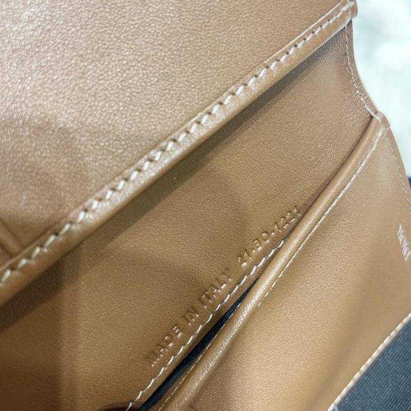 디올 CD 다이아몬드 패턴 카드홀더 | 11.2 x 8.2cm