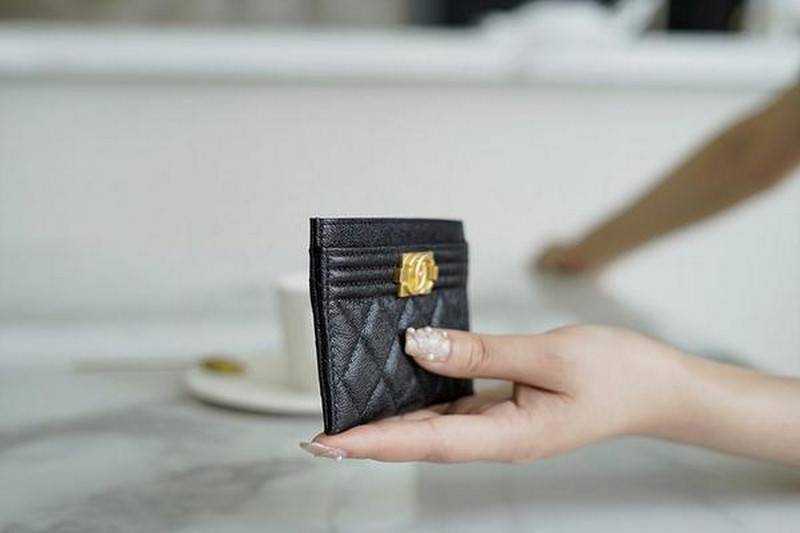 샤넬작은캐비어스킨 보이 카드지갑 | 7.5 x 11 x 0.5cm