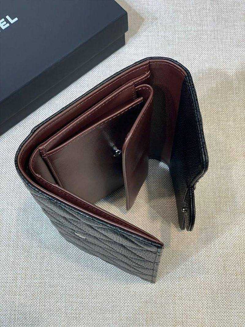 샤넬클래식 캐비어스킨 플랩 중지갑 은장 | 18.5 x 10.5 x 2cm