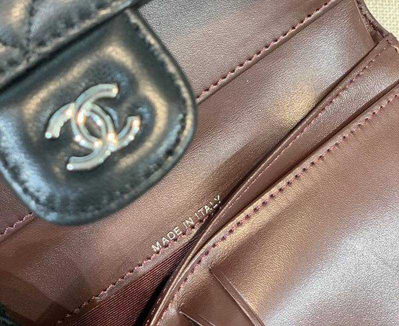 샤넬클래식 램스킨 플랩 중지갑 은장 | 18.5 x 10.5 x 2cm