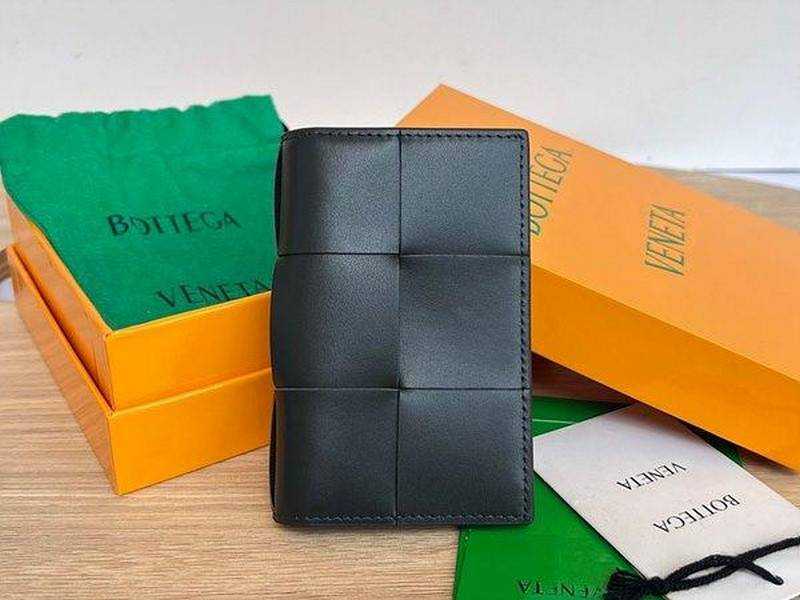보테가 맥시 인트레치아토 플랩 카드케이스 | 11.4 x 7.6cm 미역색