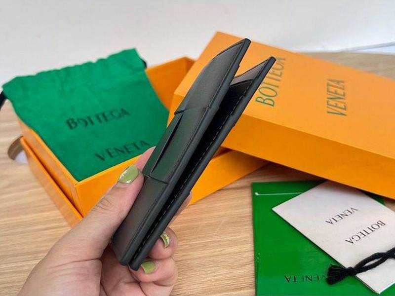보테가 맥시 인트레치아토 플랩 카드케이스 | 11.4 x 7.6cm 미역색