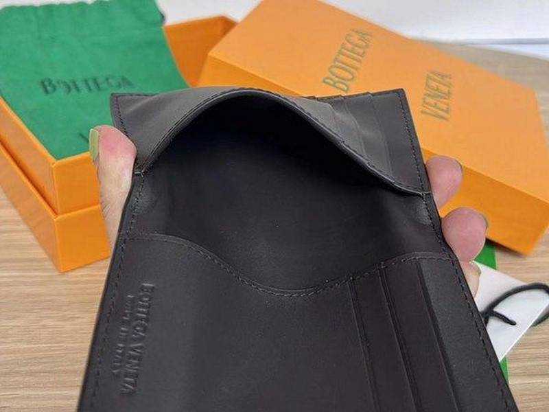 보테가 맥시 인트레치아토 플랩 카드케이스 | 11.4 x 7.6cm 커피색