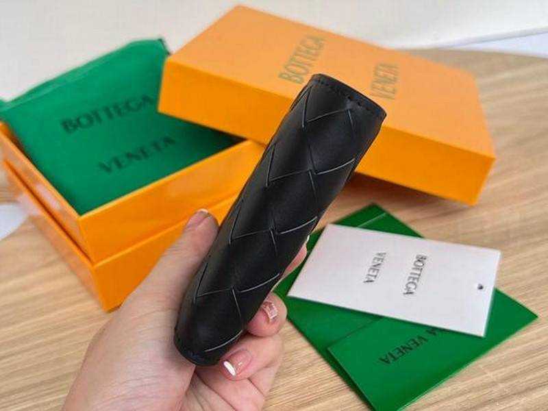 보테가 인트레치아토 폴더형 반지갑 (올 블랙) 605721 | 11.5 x 9.5 x 1cm