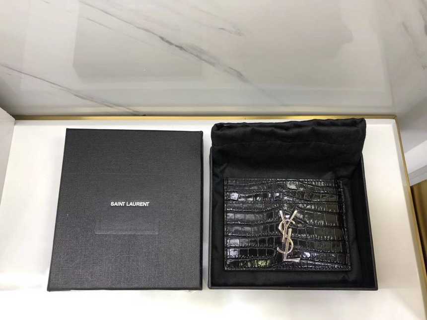 입생로랑 모노그램 크로커다일 카드홀더 423303 | 10 x 7.5 x 0.5cm