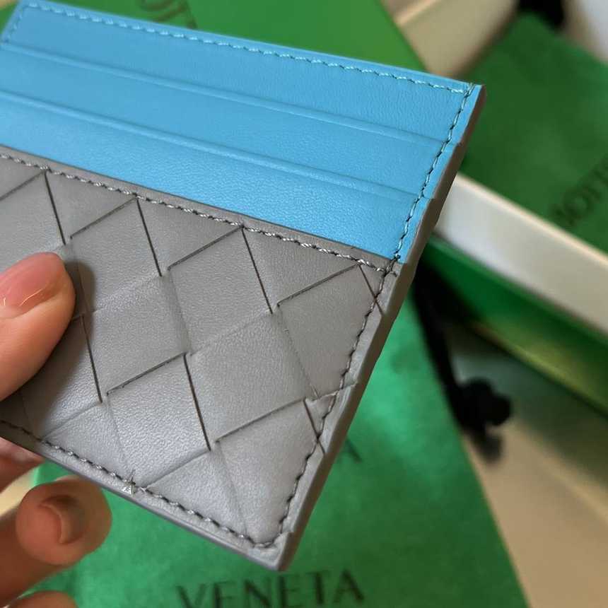 보테가베네타 우븐 배색 인트레치아토 카드지갑 749449 | 10 x 8 x 0.5cm