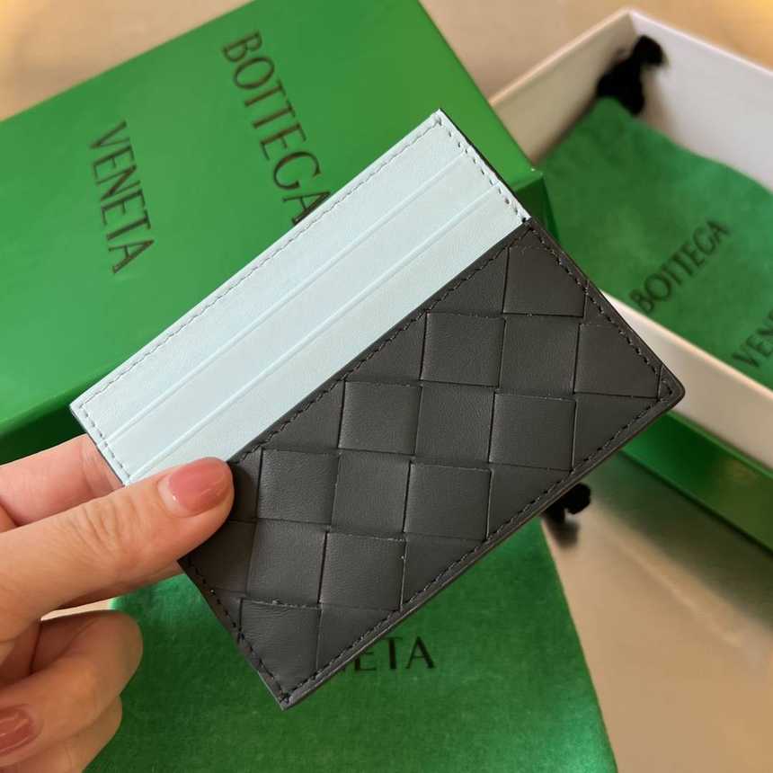 보테가베네타 우븐 배색 인트레치아토 카드지갑 749449 | 10 x 8 x 0.5cm