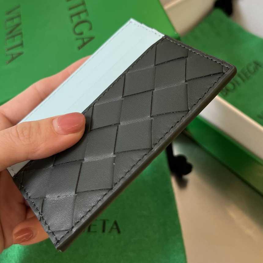 보테가베네타 우븐 배색 인트레치아토 카드지갑 749449 | 10 x 8 x 0.5cm