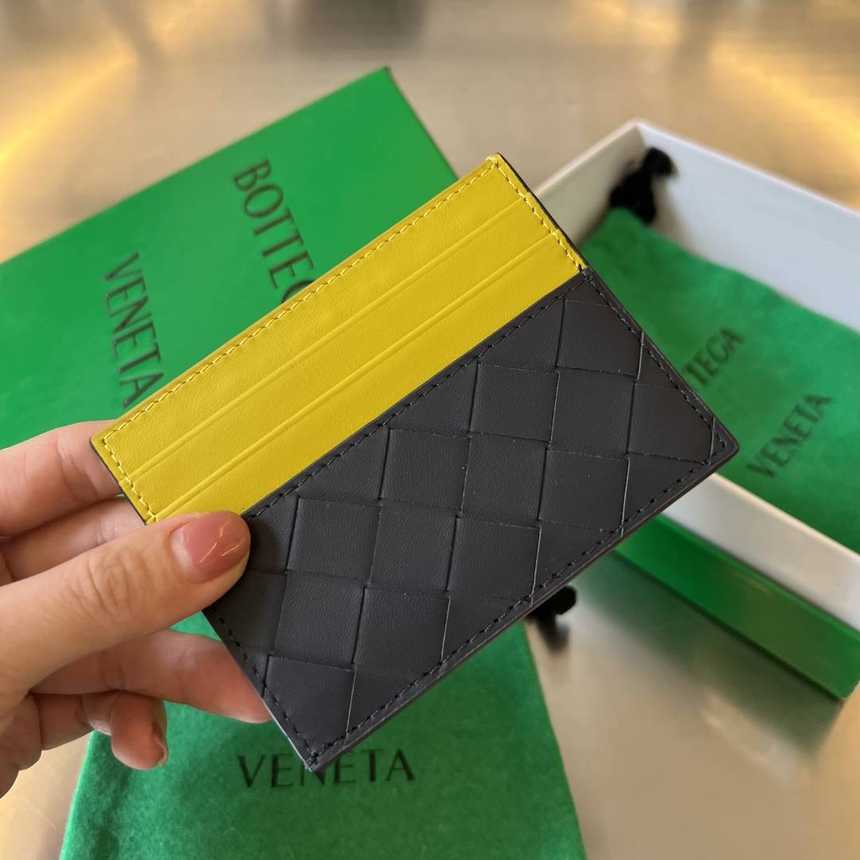 보테가베네타 우븐 배색 인트레치아토 카드지갑 749449 | 10 x 8 x 0.5cm