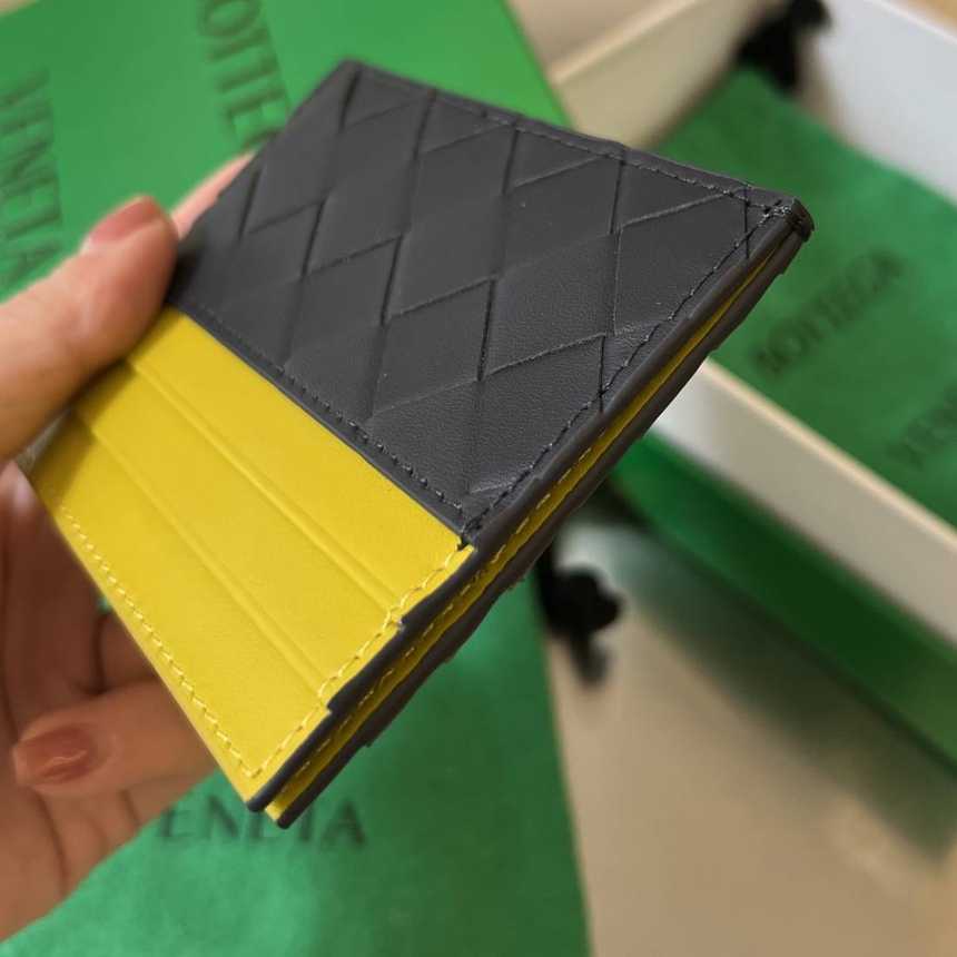 보테가베네타 우븐 배색 인트레치아토 카드지갑 749449 | 10 x 8 x 0.5cm