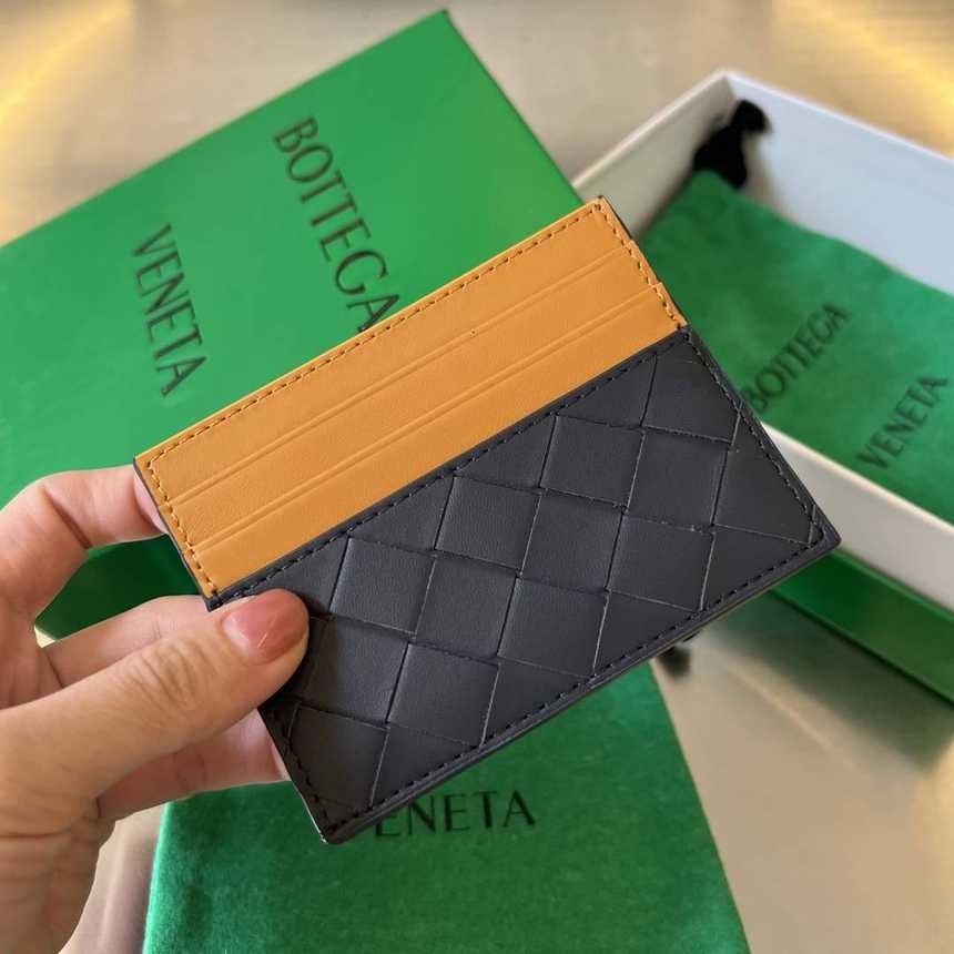 보테가베네타 우븐 배색 인트레치아토 카드지갑 749449 | 10 x 8 x 0.5cm