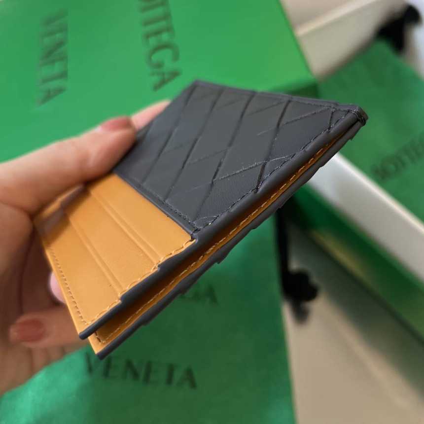 보테가베네타 우븐 배색 인트레치아토 카드지갑 749449 | 10 x 8 x 0.5cm