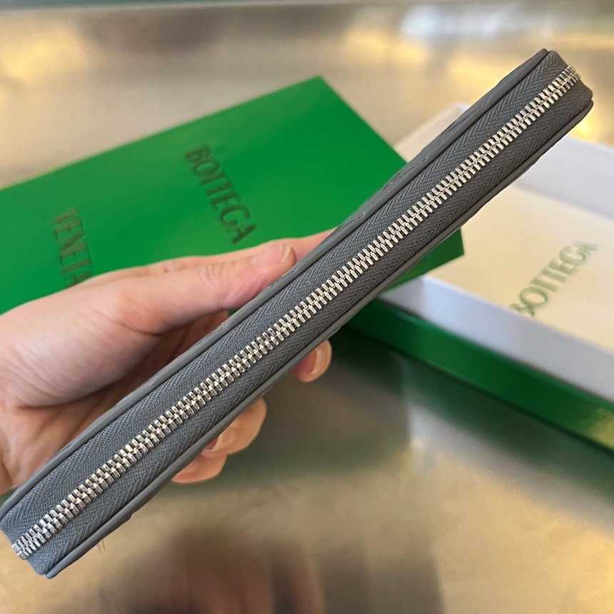 보테가 인트레치아토 지퍼 장지갑 593217 (내부블루) | 19 x 10 x 2cm