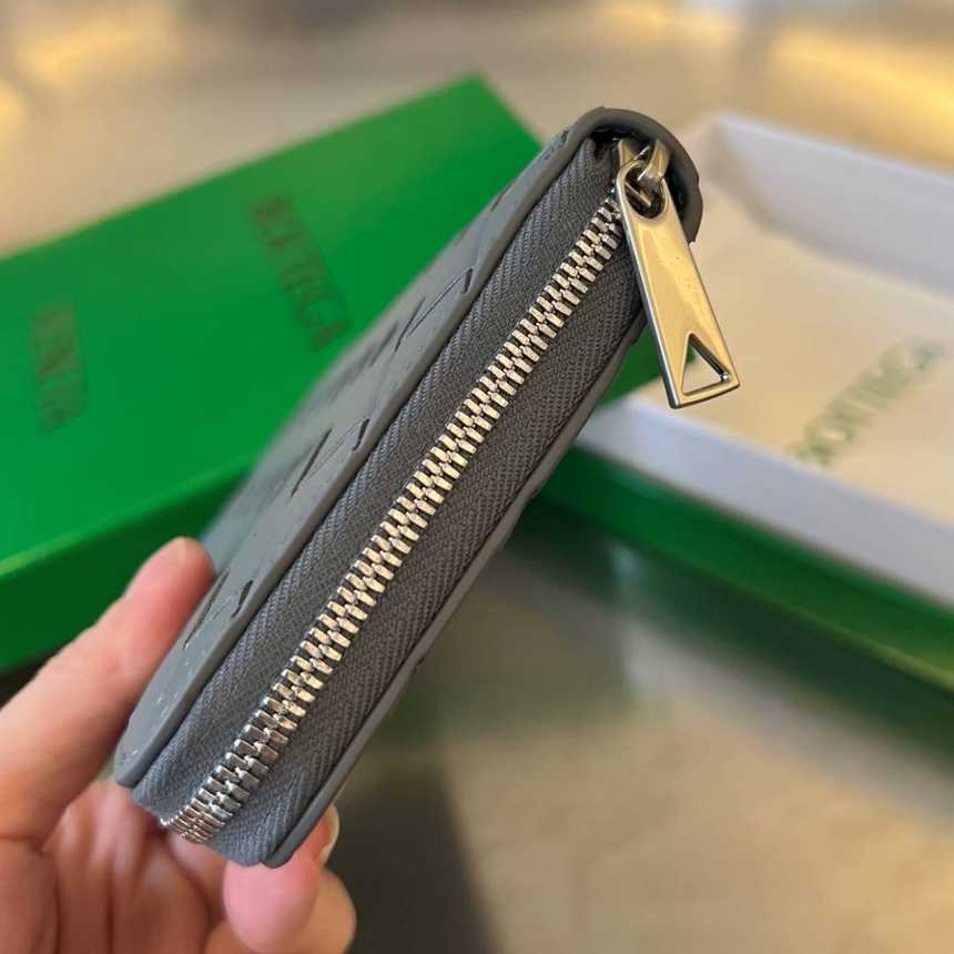 보테가 인트레치아토 지퍼 장지갑 593217 (내부블루) | 19 x 10 x 2cm