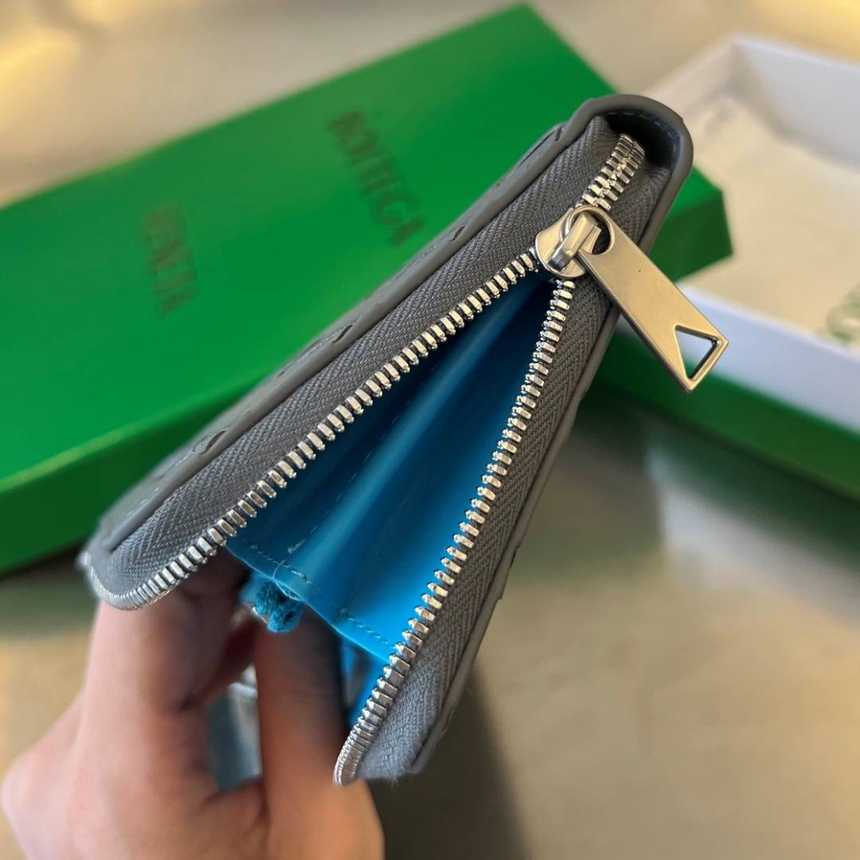 보테가 인트레치아토 지퍼 장지갑 593217 (내부블루) | 19 x 10 x 2cm