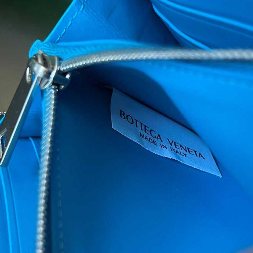 보테가 인트레치아토 지퍼 장지갑 593217 (내부블루) | 19 x 10 x 2cm