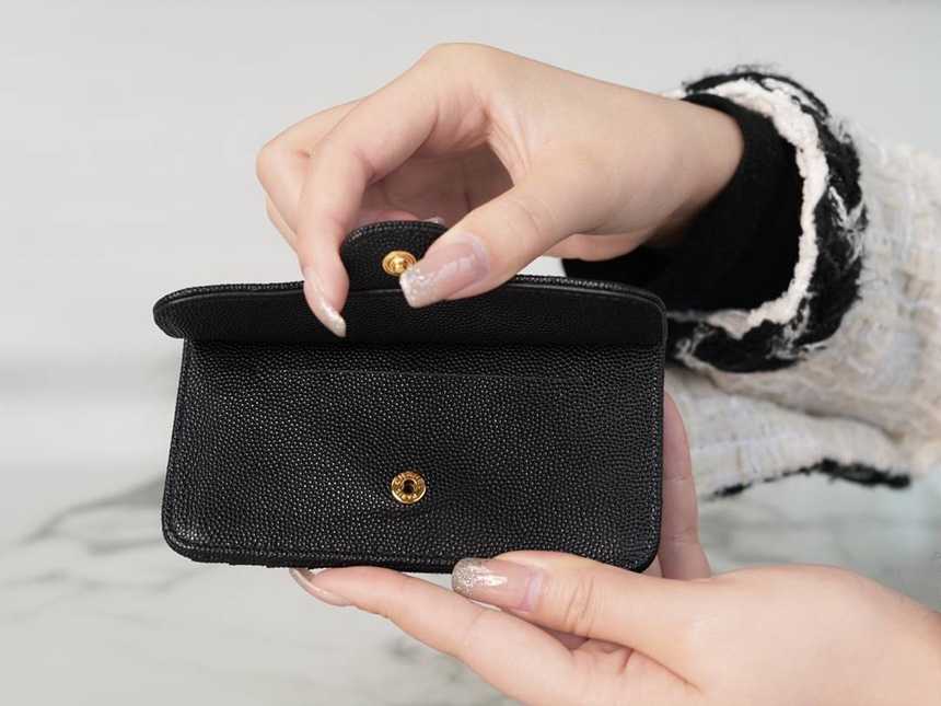 샤넬클래식 캐비어 지퍼 카드지갑 | 7.5 x 13 x 1cm