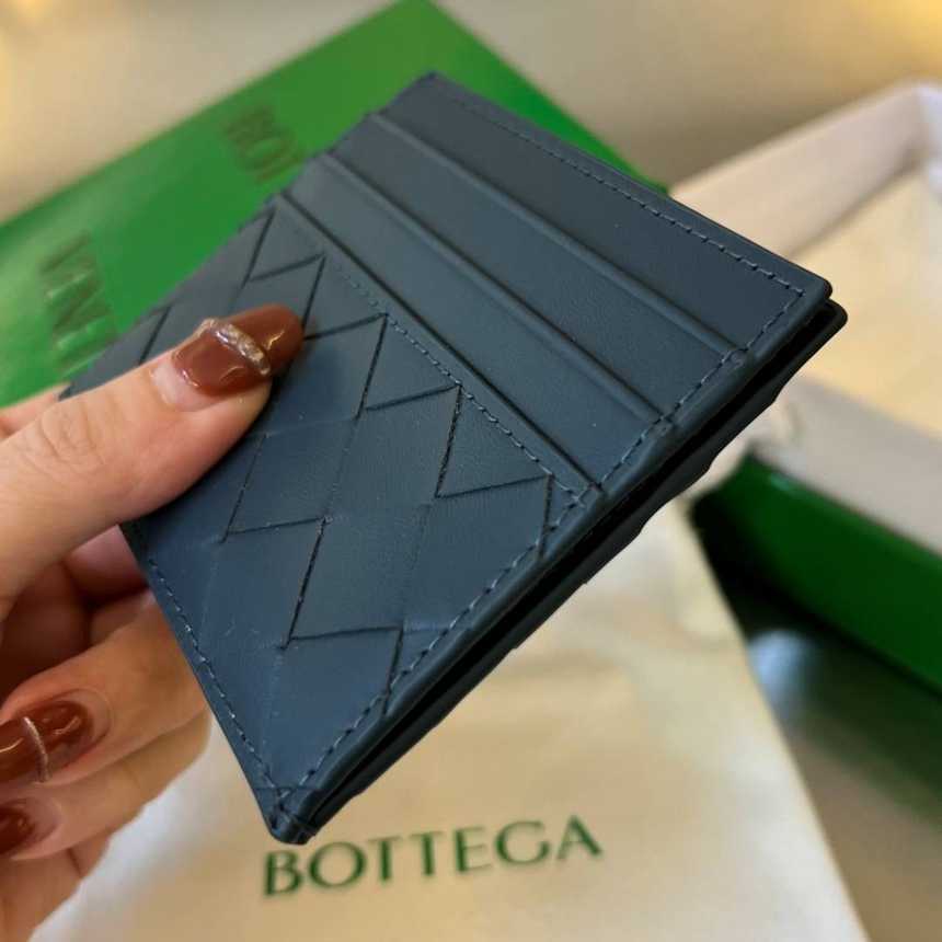 보테가베네타 우븐 배색 인트레치아토 카드지갑 749449 | 10 x 8 x 0.5cm