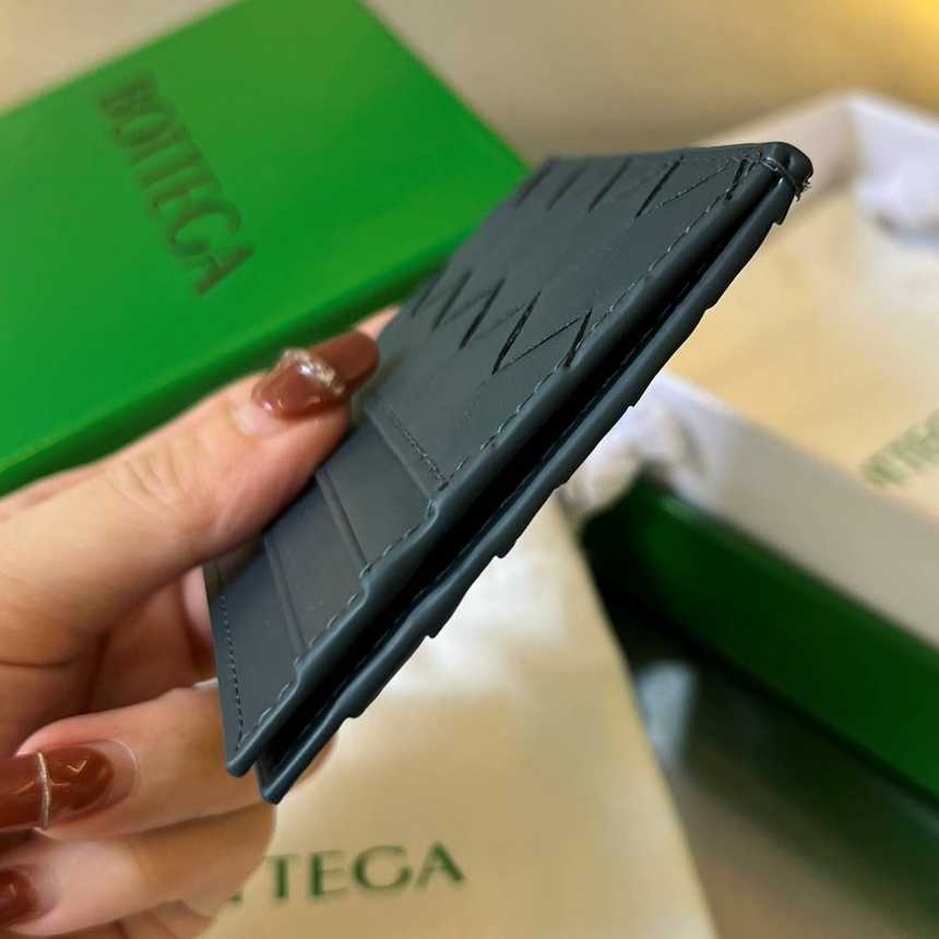보테가베네타 우븐 배색 인트레치아토 카드지갑 749449 | 10 x 8 x 0.5cm