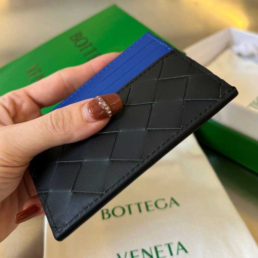 보테가베네타 우븐 배색 인트레치아토 카드지갑 749449 | 10 x 8 x 0.5cm