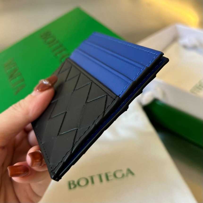 보테가베네타 우븐 배색 인트레치아토 카드지갑 749449 | 10 x 8 x 0.5cm
